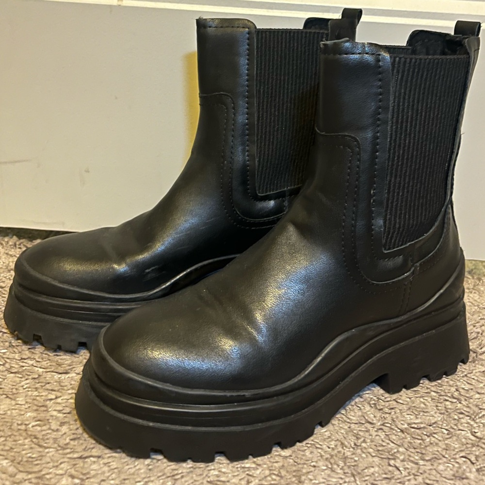 STRADIVARIUS Chunky Chelsea Boot, Black EU 37
